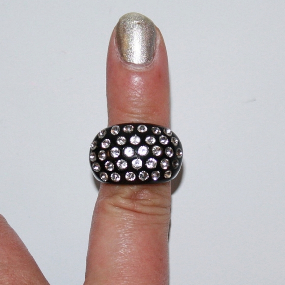 Retro Black Acrylic Rhinestone Ring - Picture 4 of 4